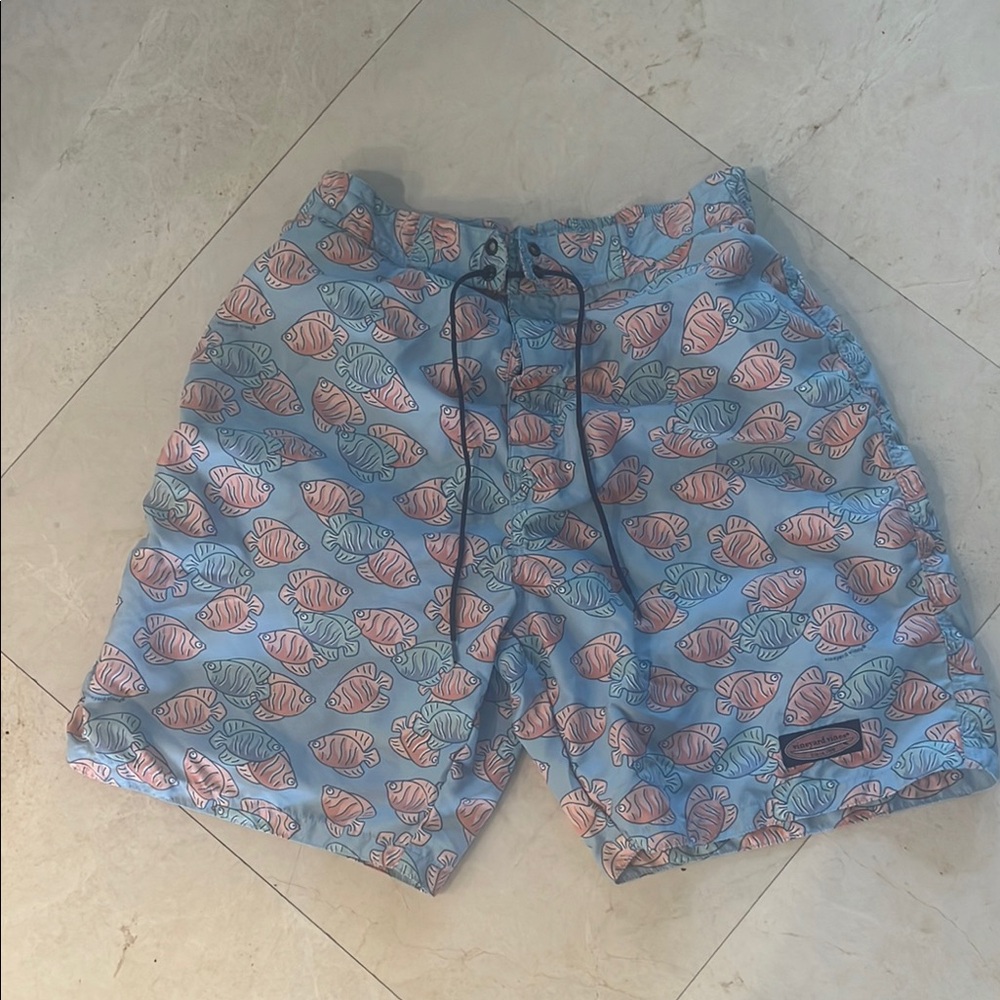 Vineyard Vines Blue and Pink Board Shorts Tropical Pattern 
Sz Mens Medium